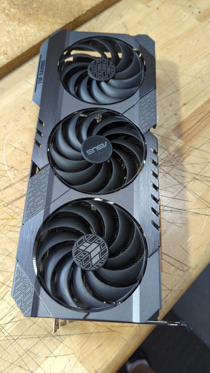 أفضل عرض من BH لقطع الغيار: كر - مراجعة Rtx 4090 24Gb Gddr6X وسعره